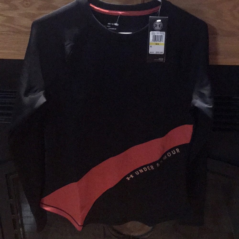 New Woman’s Under Armour Cold gear long sleeve